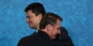 Moro pede demissão após troca na PF, e Bolsonaro tenta reverter