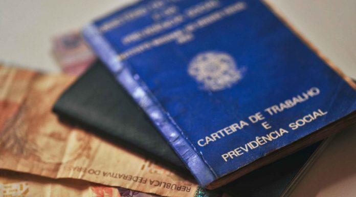 Auxílio Emergencial: Mãe solteira pode receber até R$ 1.800