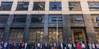 A cada 5 pessoas que vão a agências, só 1 tem direito ao auxílio, diz Caixa