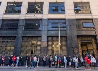 A cada 5 pessoas que vão a agências, só 1 tem direito ao auxílio, diz Caixa