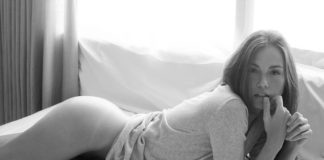 Iza Rocche sensualiza em clique sem lingerie