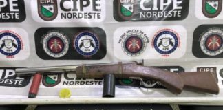 Mulher é presa com arma de fogo e drogas, em Nova Soure-BA