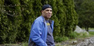 Ex-jogador revela que sofreu abuso sexual de médico no futebol americano universitário