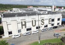 Técnicos de enfermagem e auxiliares do Huse fazem protesto para cobrar pagamento de 40% por insalubridade