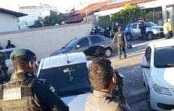 Polícia Impede Carreata Contra Quarentena E Pela Abertura Do Comércio em Aracaju. Exaltados acaba detido