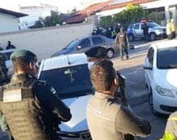 Polícia Impede Carreata Contra Quarentena E Pela Abertura Do Comércio em Aracaju. Exaltados acaba detido