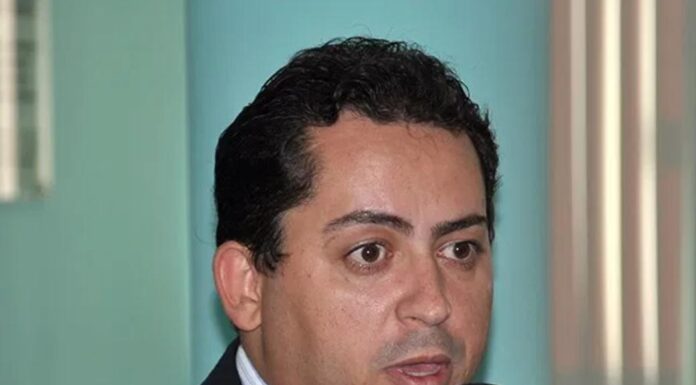 Secretário de Administração de Tobias Barreto explica que não houve corte em salário de professores