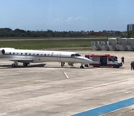 Bebê sergipana que perdeu a mãe embarca SC para ser entregue à família e recebe carta da equipe da maternidade: ‘Hoje você vai voar perto do céu’
