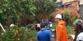 Chuvas voltam a cair nesta quinta-feira e muro de casa desaba em Aracaju