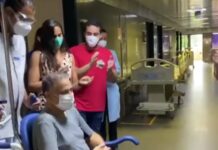 Médico curado da Covid-19 recebe alta médica após ficar 41 dias internado em hospital na Bahia