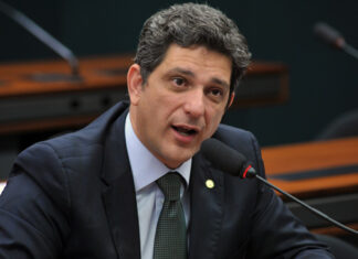 Rogério Carvalho testou positivo para Covid-19