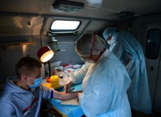 Transmissão de Covid-19 por pacientes sem sintomas parece ser rara, diz OMS