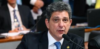 Justiça determina penhora de 30% do salário do senador Rogério Carvalho