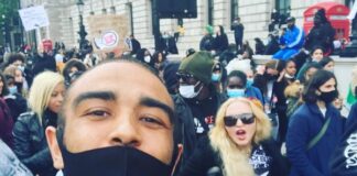 Madonna vai de muletas a protesto contra o racismo