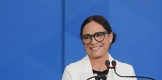 Exoneração de Regina Duarte é publicada e atriz deixa cargo oficialmente
