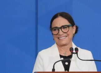 Exoneração de Regina Duarte é publicada e atriz deixa cargo oficialmente