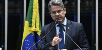 Alessandro protocola reclamação no CNJ contra liberação de Queiroz
