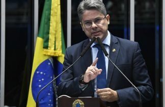 Alessandro protocola reclamação no CNJ contra liberação de Queiroz