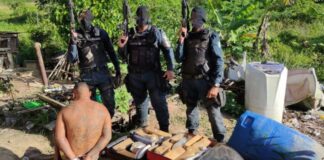 Homem é preso após polícia localizar tonel de drogas enterrado em quintal de residência em Nossa Senhora do Socorro