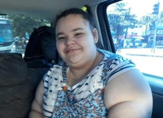 Doença rara faz menina de 14 anos pesar 140 kg e parar de andar em SP