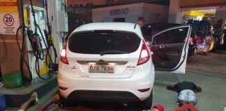 Policial Militar de folga, efetua sozinho a prisão de 4 elementos com carro roubado em Aracaju.