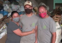 Reciclador encontra R$ 5,5 mil em lixão e devolve dinheiro ao dono.