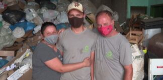 Reciclador encontra R$ 5,5 mil em lixão e devolve dinheiro ao dono.