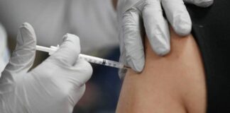 Por erro, idosa recebe cinco doses de vacina contra a Covid-19