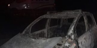 Jovem morre em acidente e testemunhas ateiam fogo em veículo