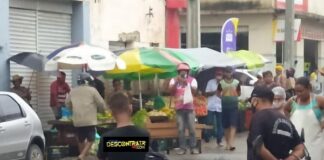 Homem visivelmente alterado acaba de furar duas pessoas com um garfo em Tobias Barreto – SE