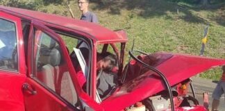 IRRESPONSÁVEL: Mulher causa acidente com filha no carro para provocar ex-marido