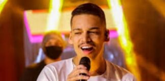 Cantor Devinho Novaes é preso por participar de festa clandestina em Aracaju