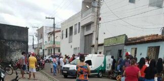 Homem esfaqueia mulher e tenta tirar a própria vida