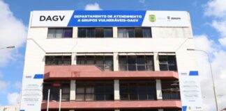 Padrasto é preso por suspeita de estupro e importunação sexual contra as enteadas; mãe das vítimas teria sido cúmplice