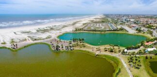 Após assalto, adolescente é estuprada na areia da Praia da Atalaia, em Aracaju