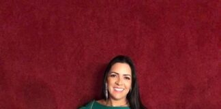 Tobiense Livia Neves foi premiada no Oxente Sergipe 2022 como melhor podóloga e nail designer da cidade.