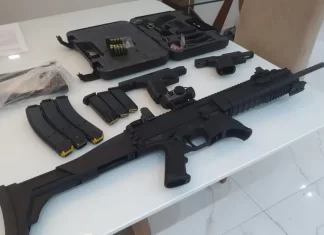 Operação da PF prende três pessoas que fraudavam documentos para obter registros de arma de fogo em Alagoas e mais 3 estados