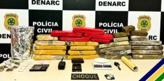 Abordagem a carro com giroflex em Aracaju termina com dois suspeitos presos e mais de 20 kg de drogas apreendidos