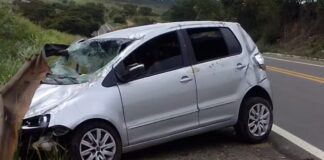 Mulher morre após carro ser atingido por peça que se desprendeu de veículo na BR-235 em Sergipe