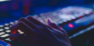 Suspeito de cyberbullying e de induzir suicídio contra jovem de 18 anos é preso em Neópolis